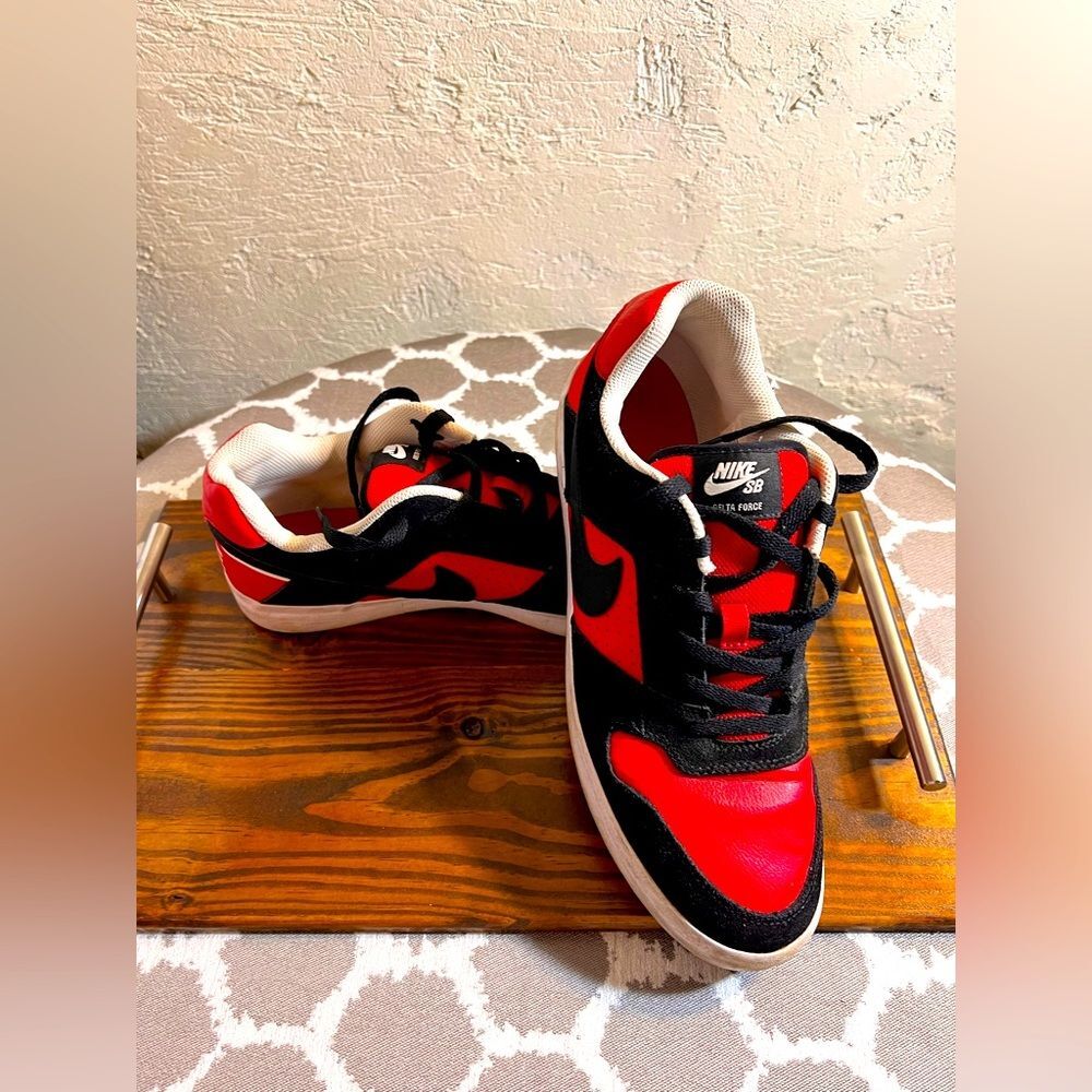 Nike Delta Force SB Red Black Athletic Shoes EUC athletic athleisure streetwear